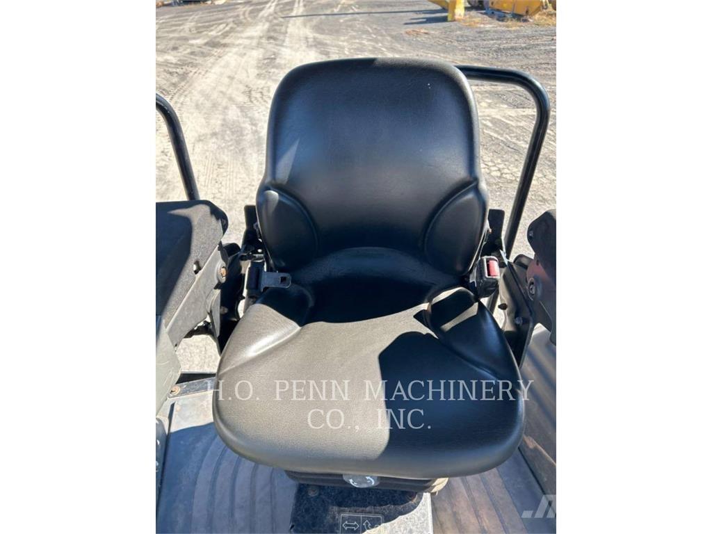  CB7 Compactadores de suelo