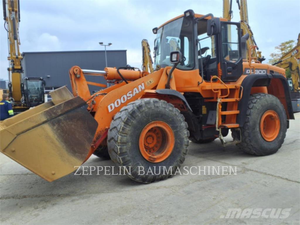 Doosan DL300 Cargadoras sobre ruedas