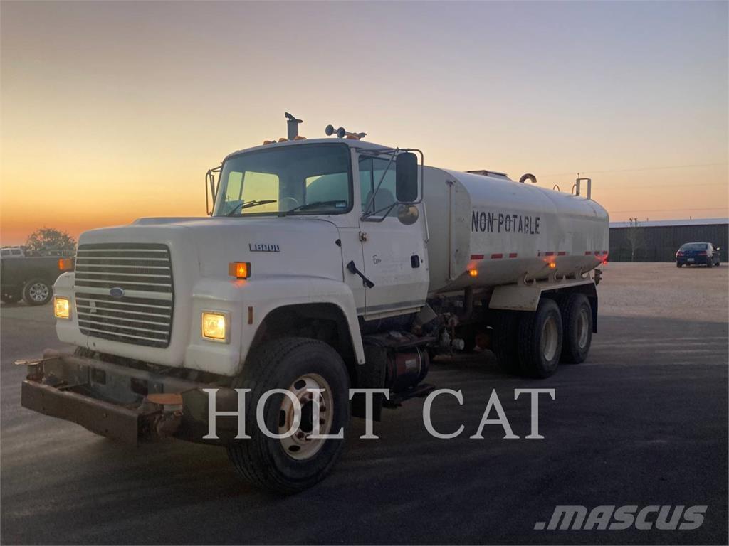 Ford L8000 Camiones cisterna