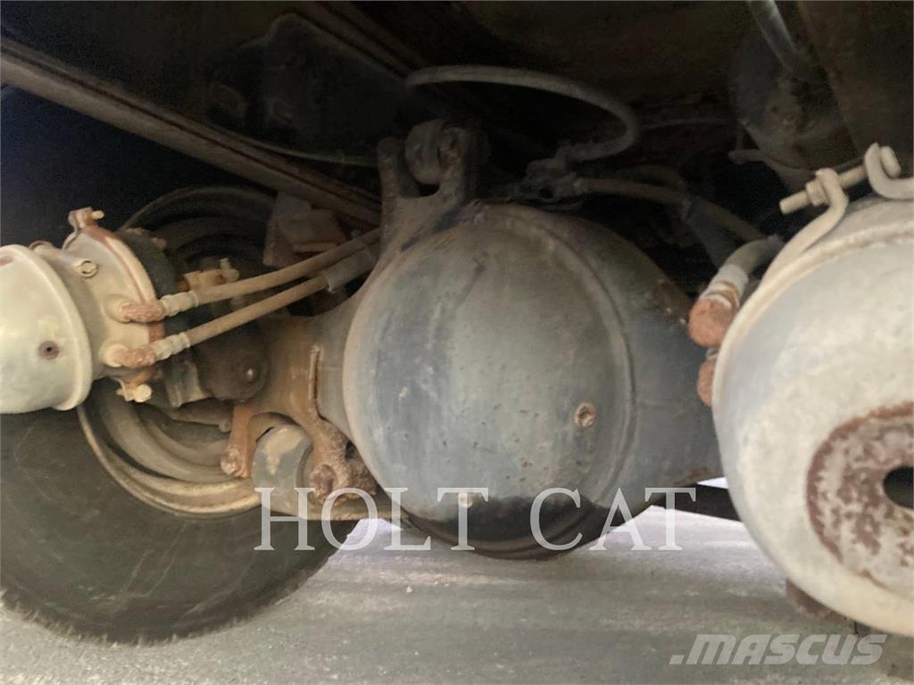 Ford L8000 Camiones cisterna