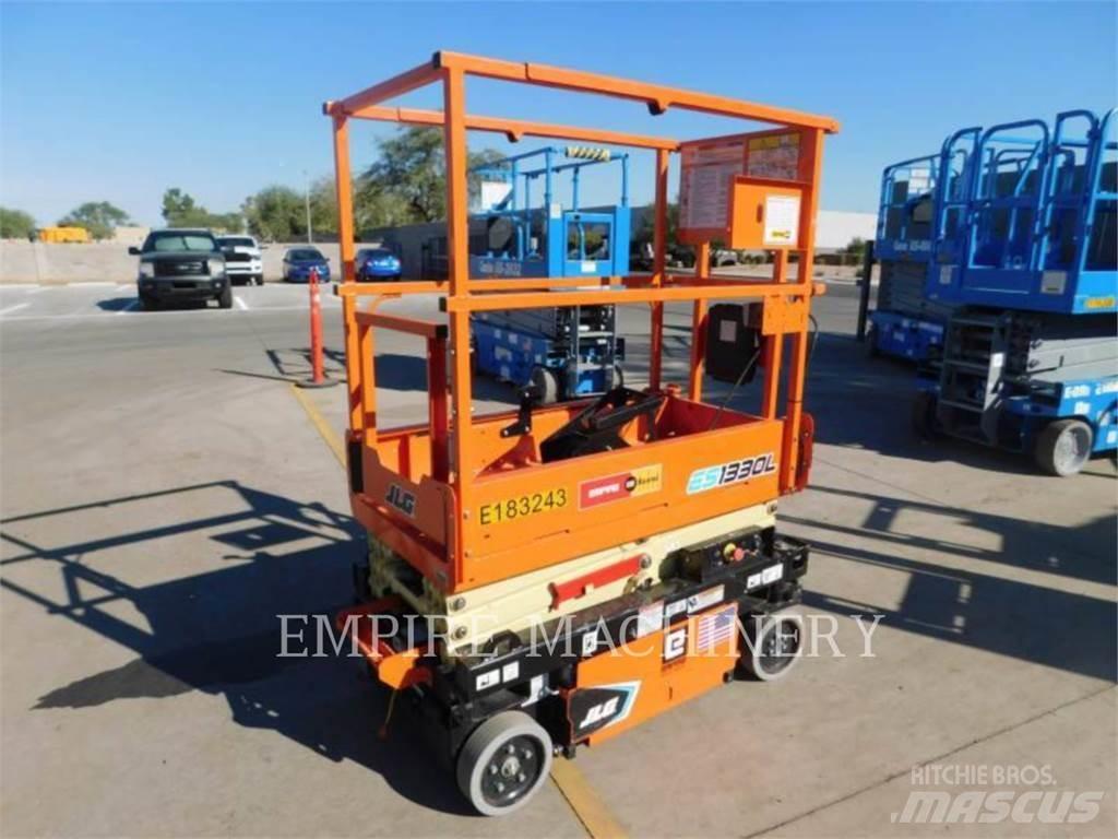 JLG ES1330L Plataforma de trabajo articulada