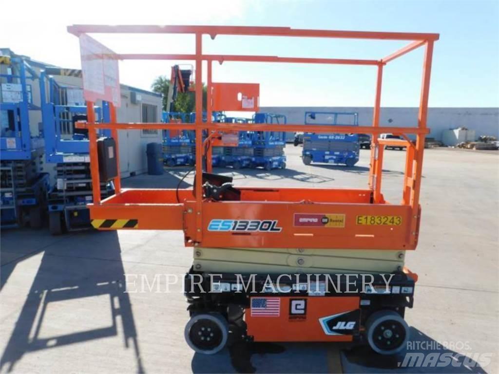 JLG ES1330L Plataforma de trabajo articulada