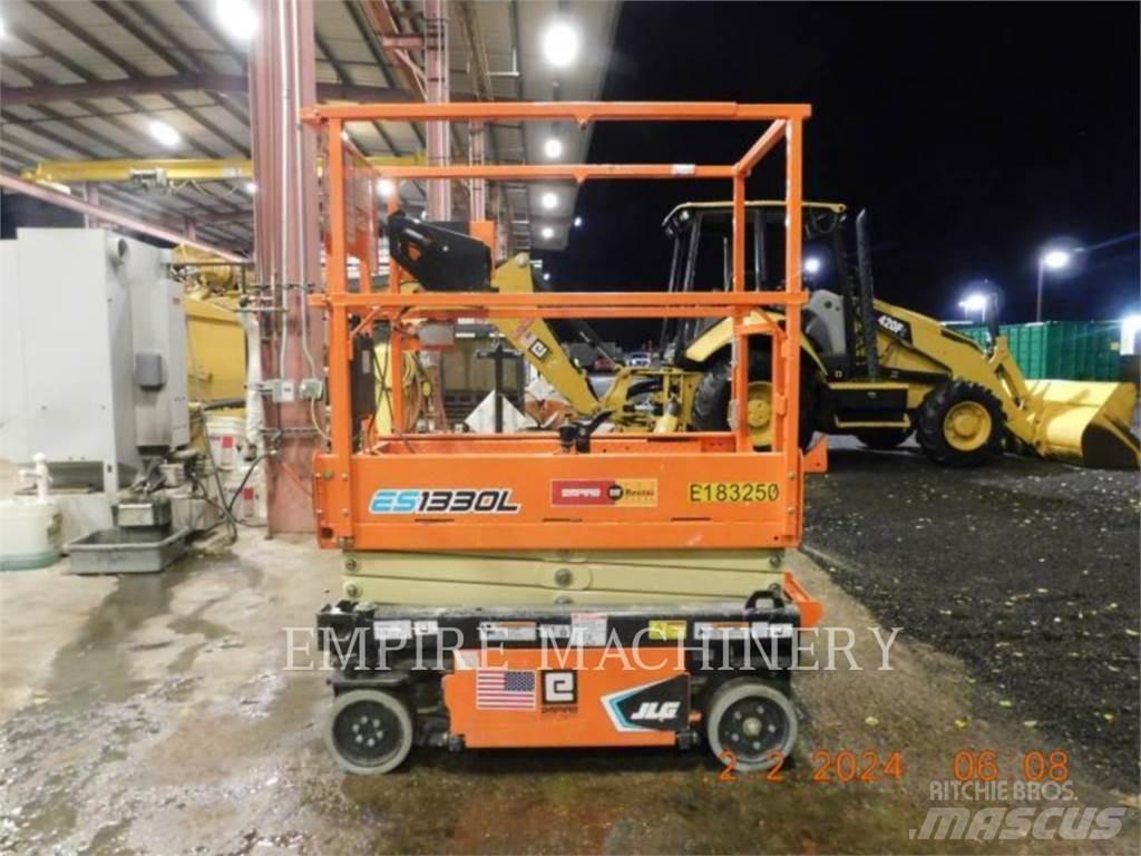 JLG ES1330L Plataforma de trabajo articulada