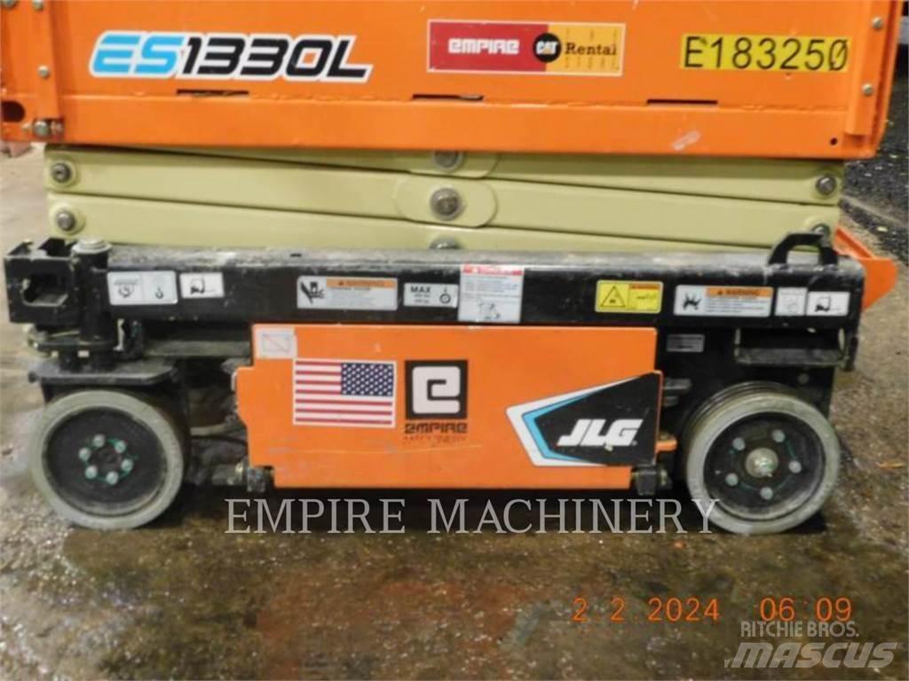 JLG ES1330L Plataforma de trabajo articulada