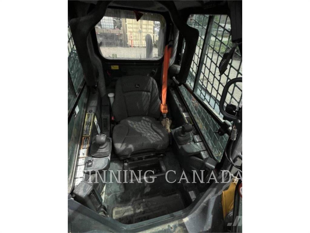 John Deere 324G Minicargadoras