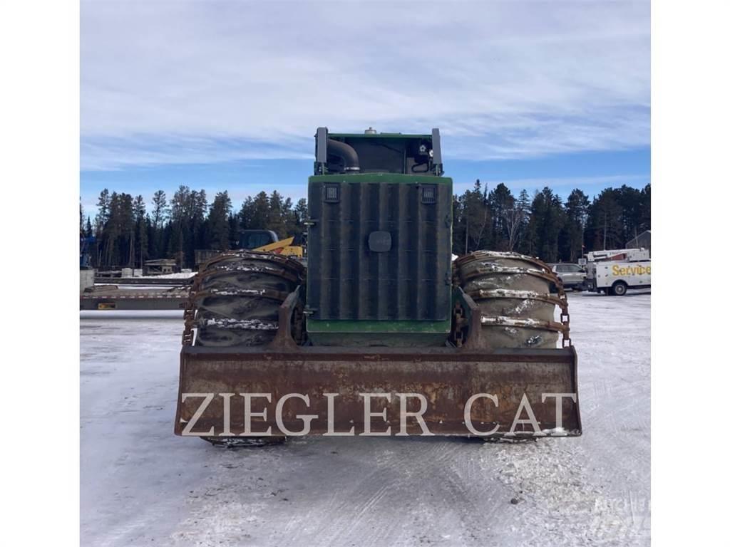 John Deere & CO. 748L Tractor forestal