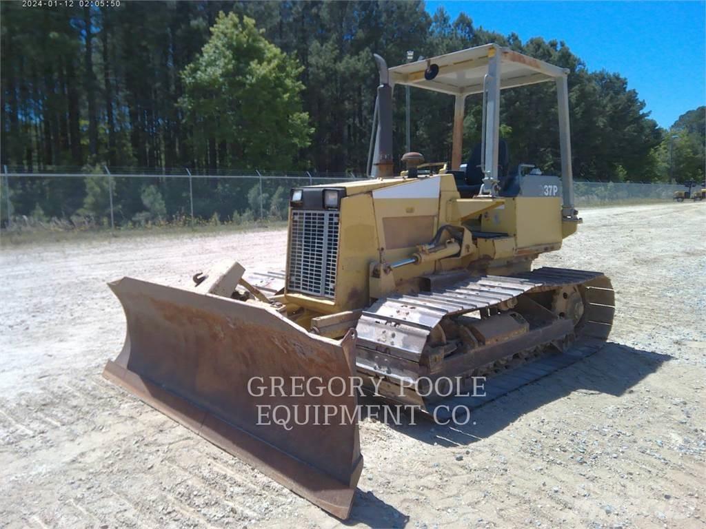 Komatsu D37P-5 Buldozer sobre oruga