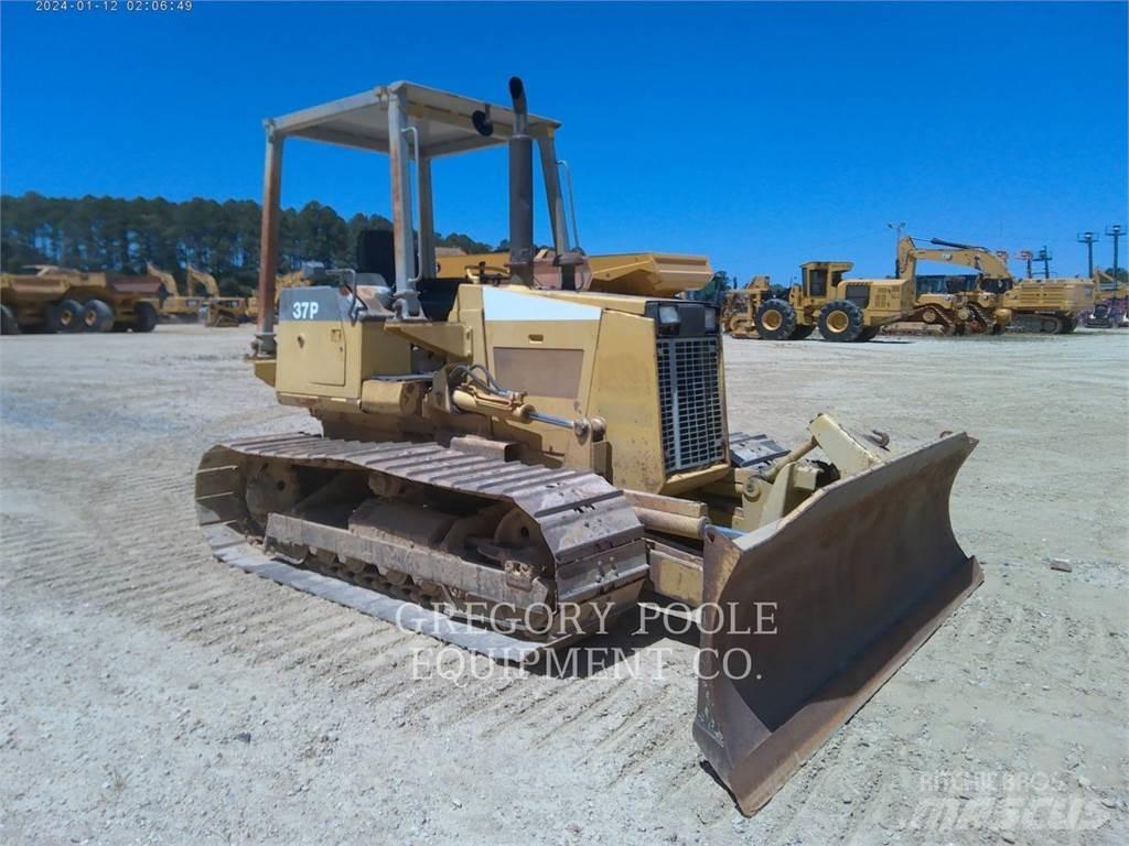 Komatsu D37P-5 Buldozer sobre oruga