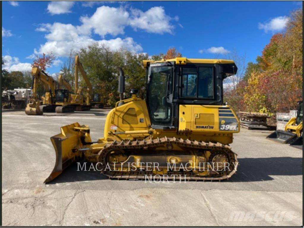 Komatsu D39EX-24 Buldozer sobre oruga