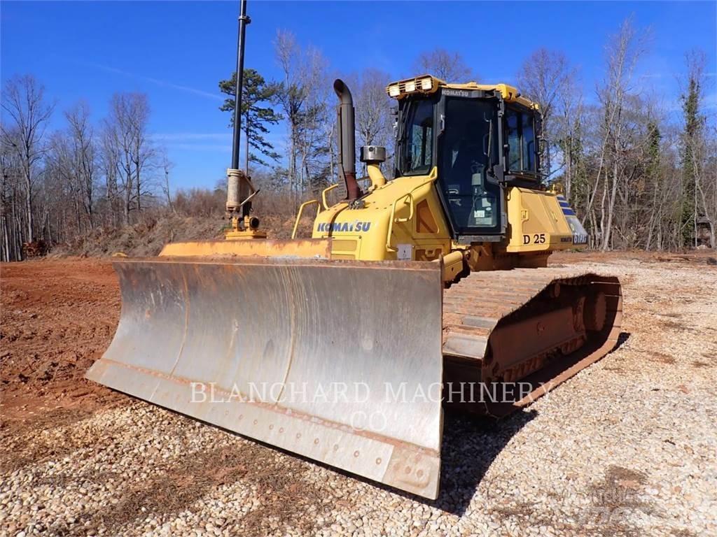 Komatsu D61PX-23 Buldozer sobre oruga