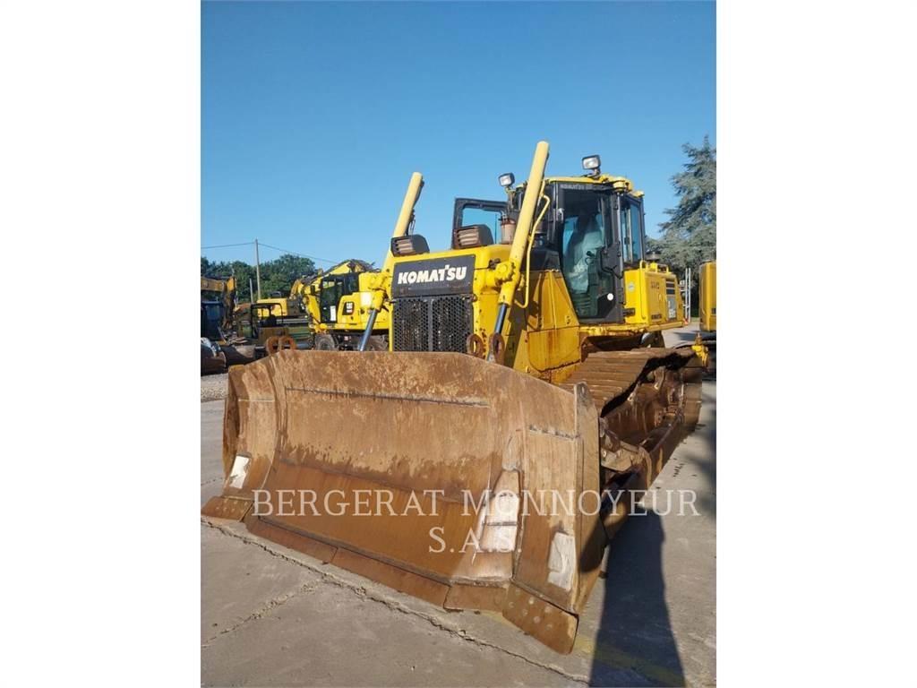 Komatsu D65 Buldozer sobre oruga
