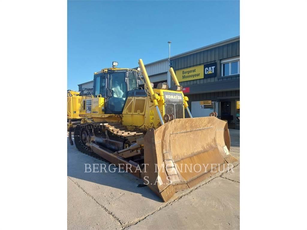 Komatsu D65 Buldozer sobre oruga