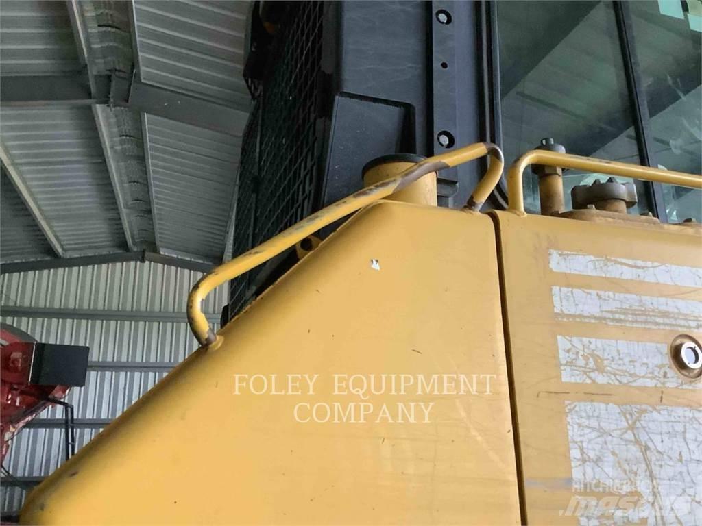 Komatsu D65EX17 Buldozer sobre oruga