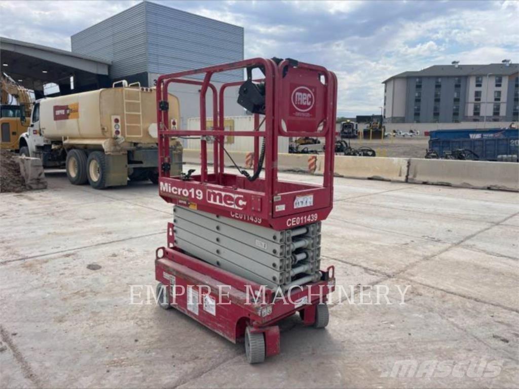 MEC MICRO 19 Plataforma de trabajo articulada