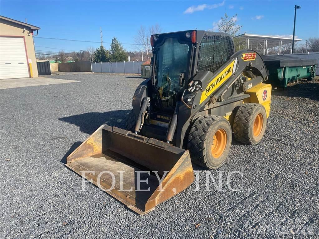 New Holland L223 Minicargadoras