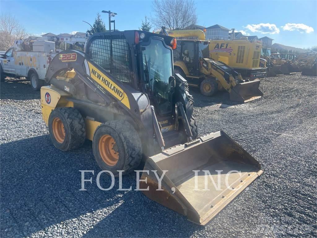 New Holland L223 Minicargadoras