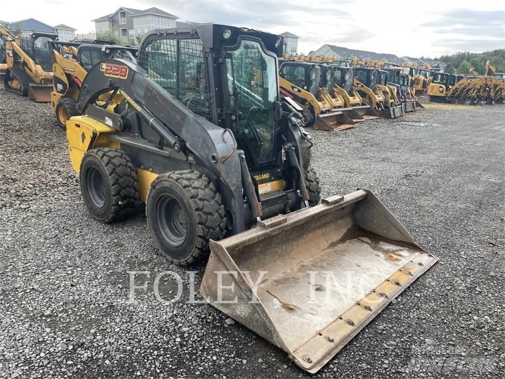 New Holland L228 Minicargadoras