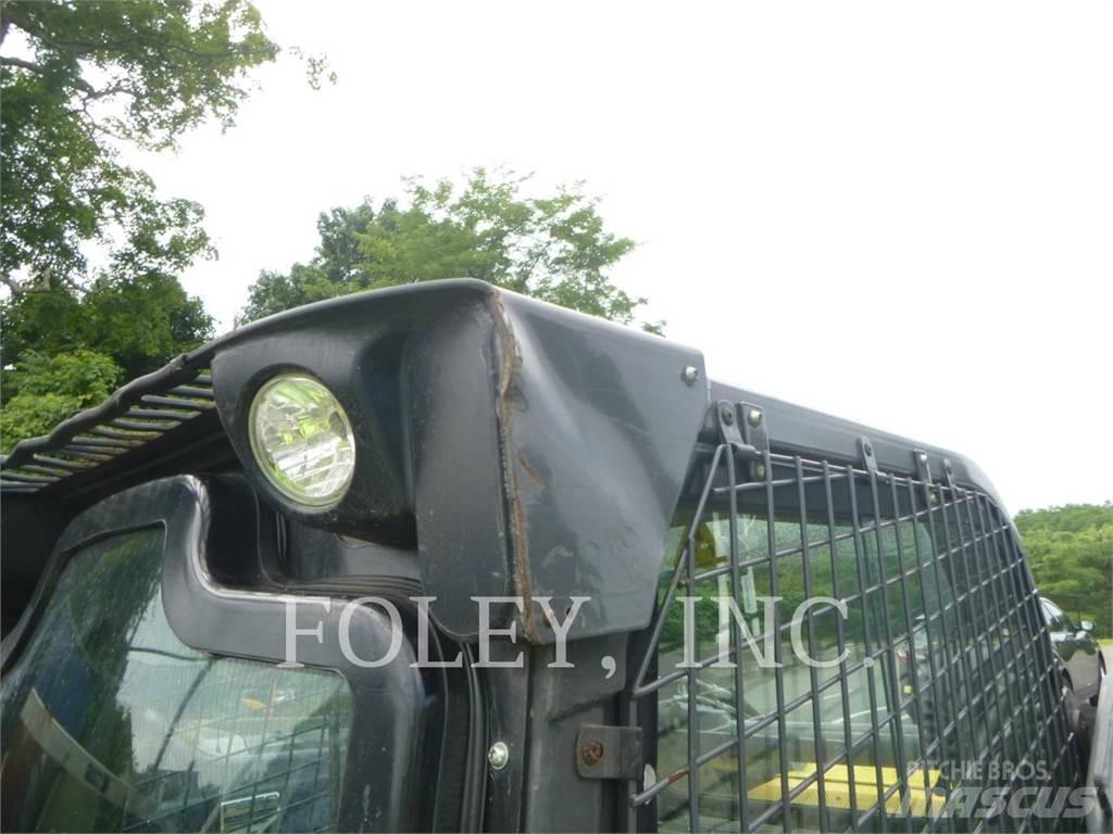 New Holland L228 Minicargadoras