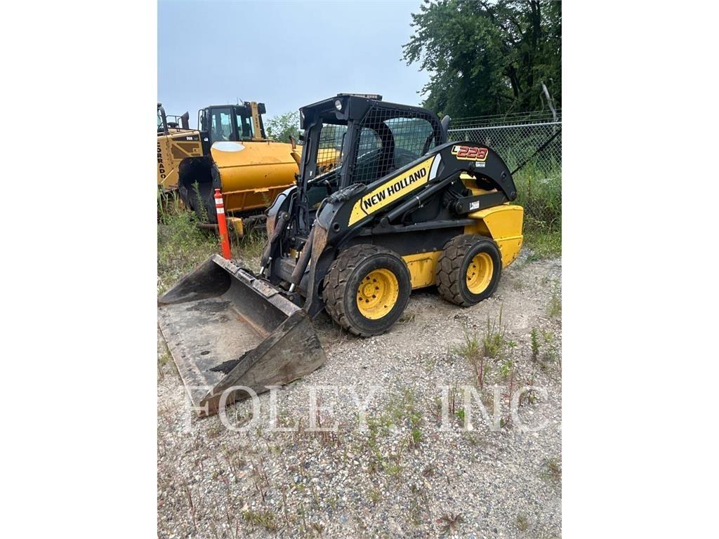New Holland L228 Minicargadoras