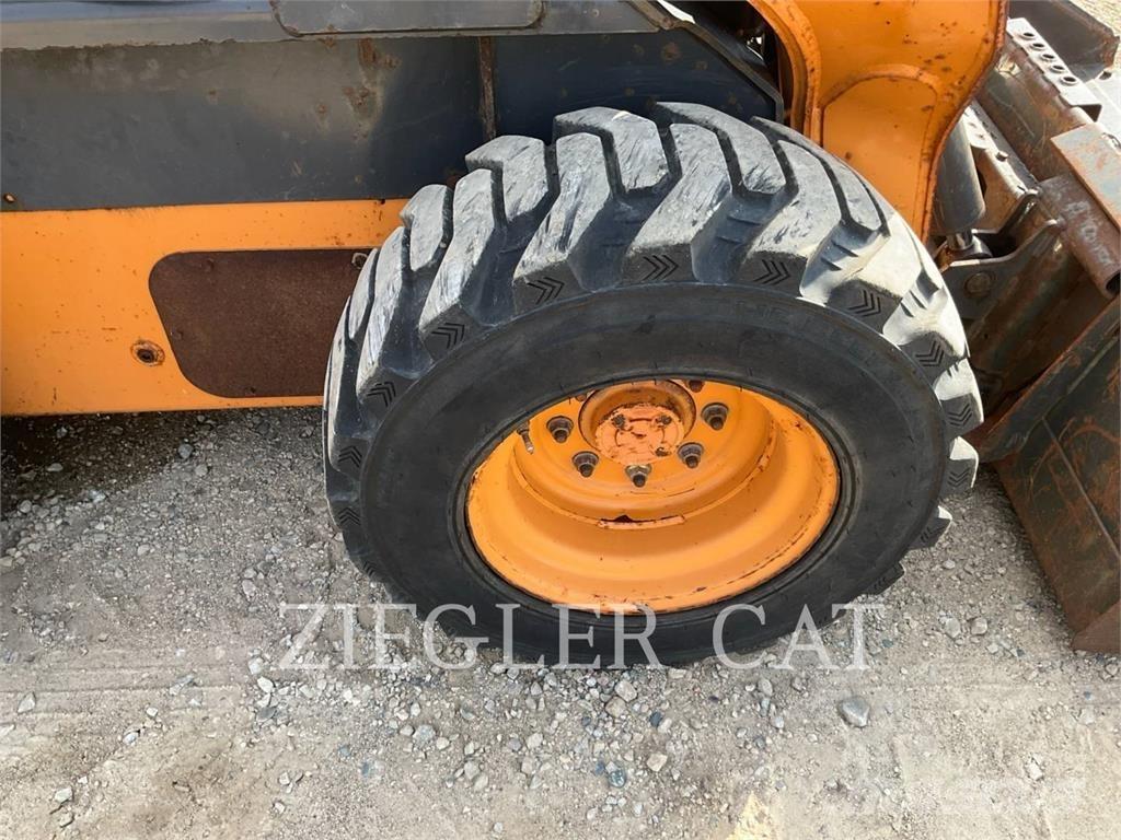 New Holland SV250 Minicargadoras