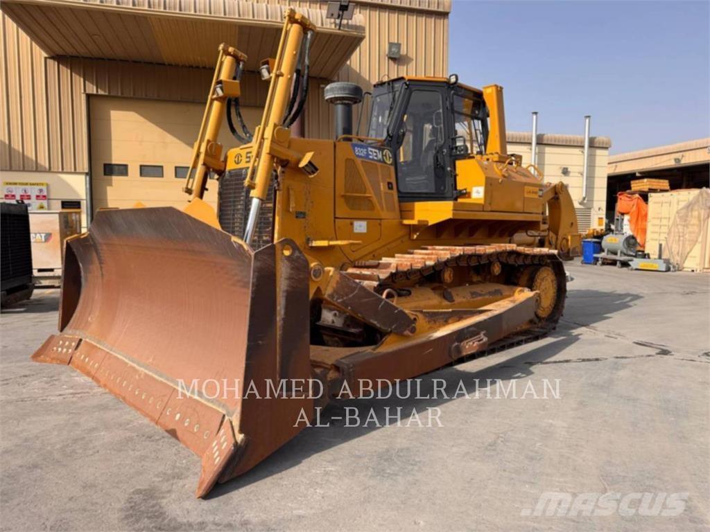 SEM MACHINERY SEM 832F Buldozer sobre oruga