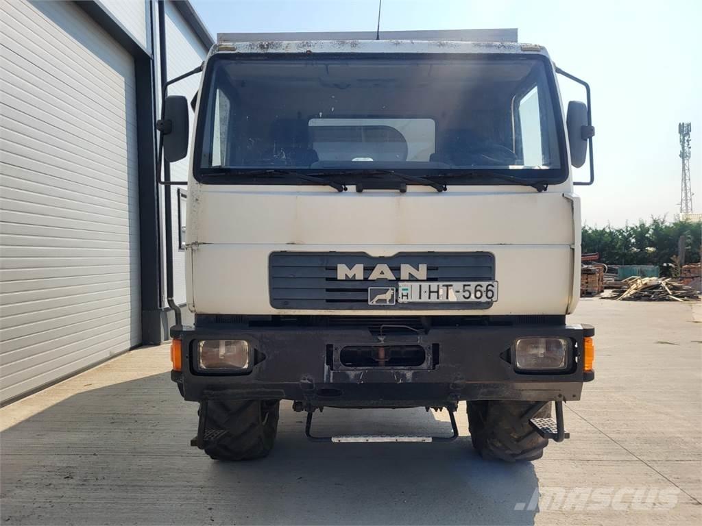 MAN 10.185LAEC 4X4 Camiones caja cerrada