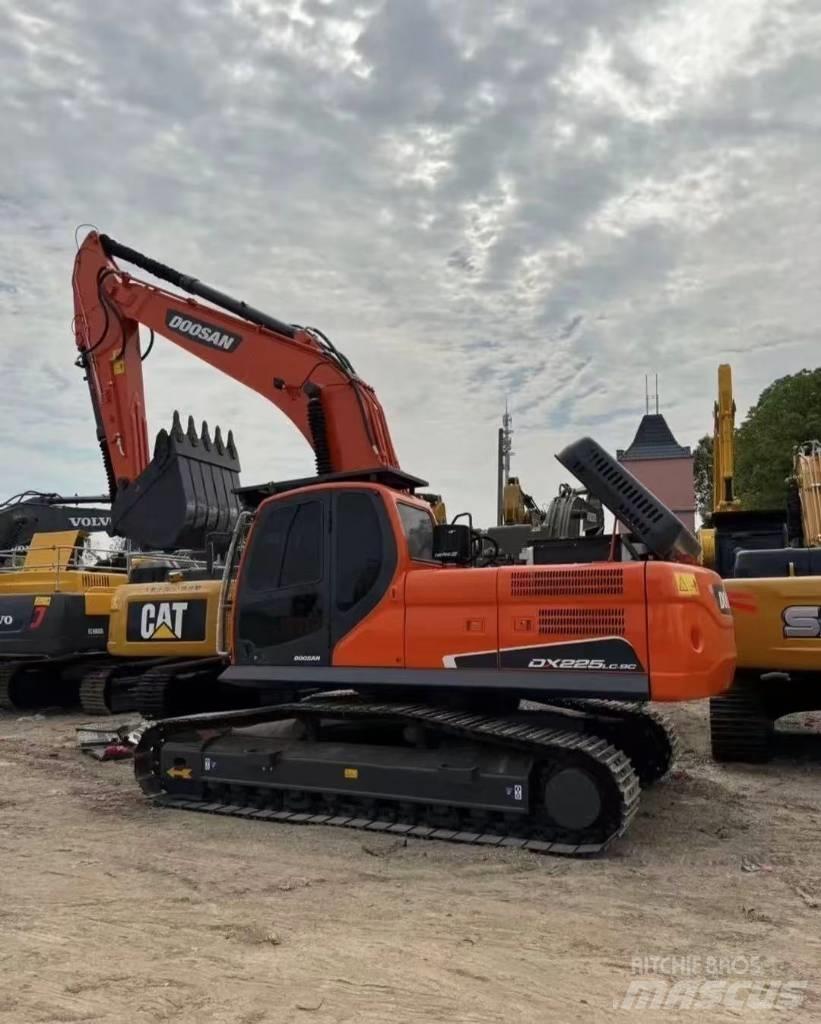 Doosan DX 225 Excavadoras de cadenas