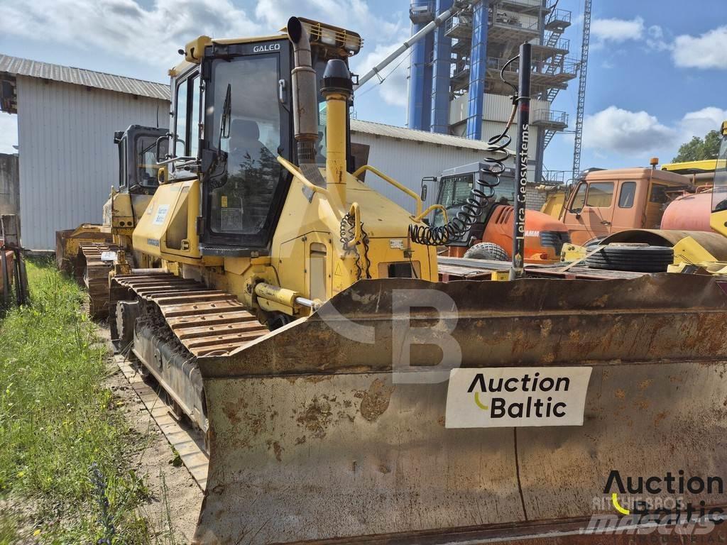 Komatsu D51EX-22 Buldozer sobre oruga
