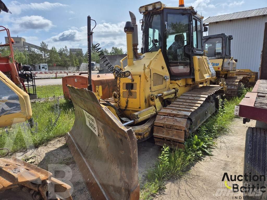 Komatsu D51EX-22 Buldozer sobre oruga