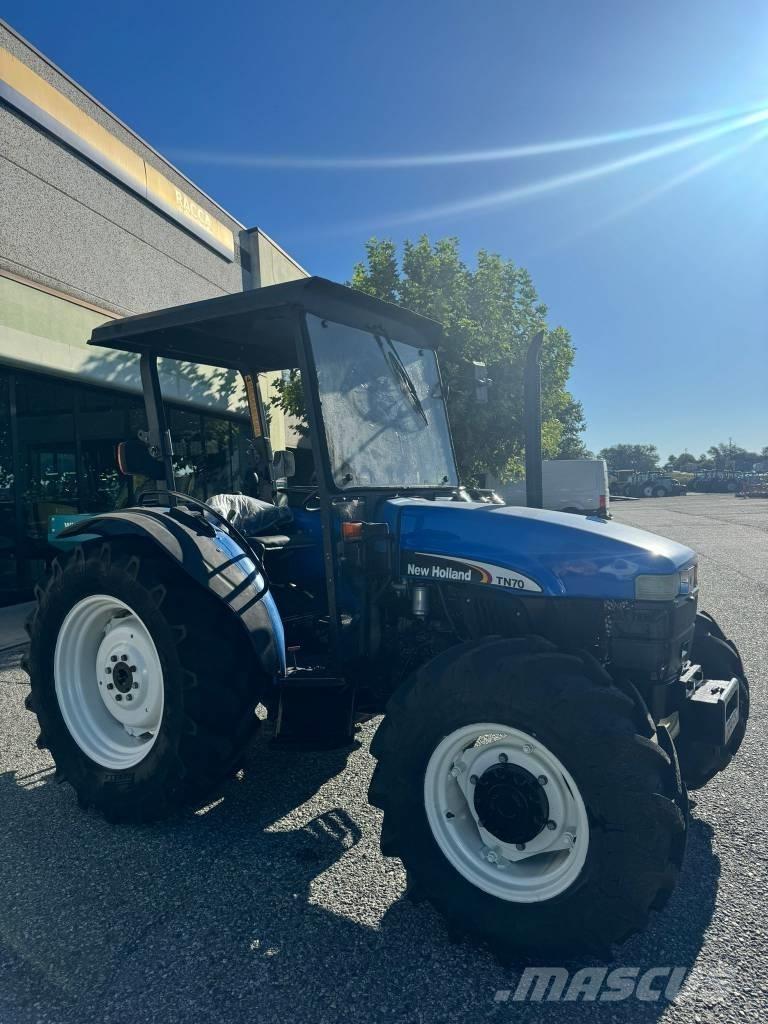 New Holland TN 70 Tractores