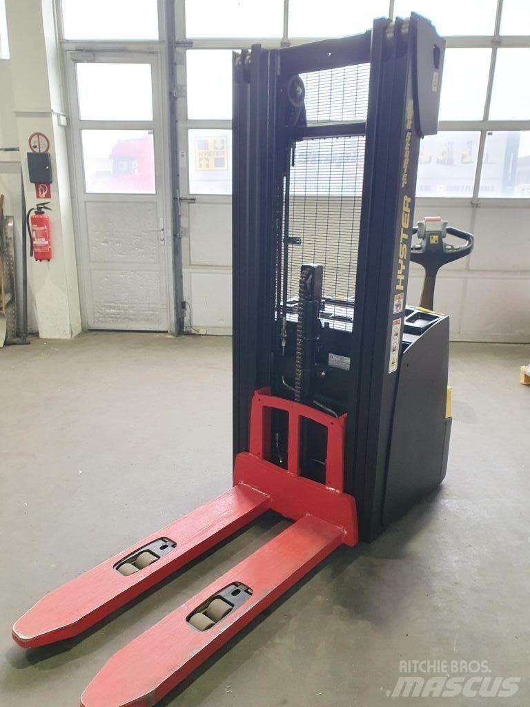 Hyster S 1.4 Apiladores eléctricos