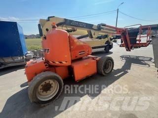 JLG M 450 AJ Plataforma de trabajo articulada