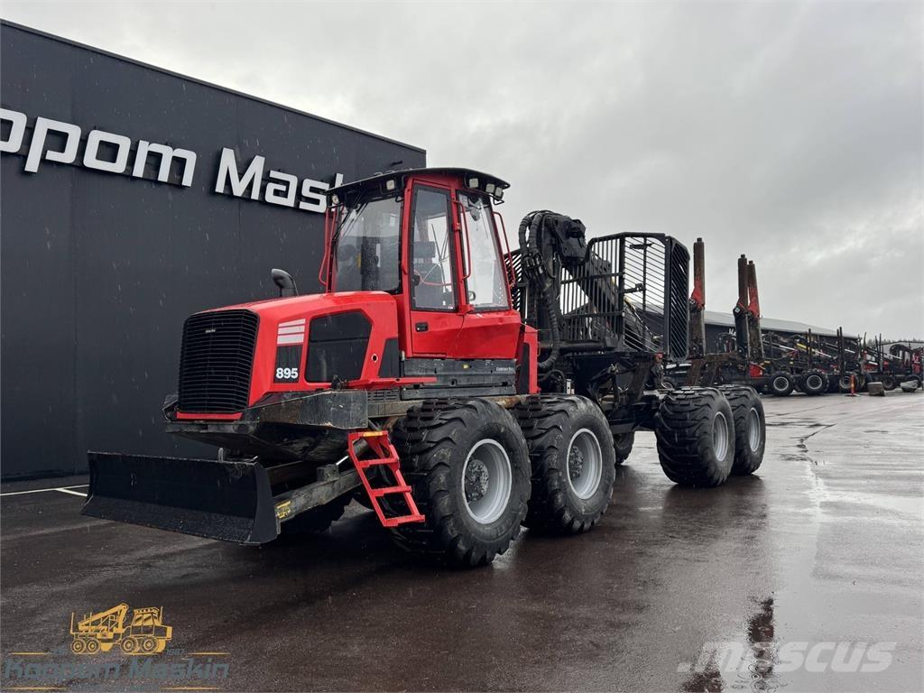 Komatsu 895 Autocargadoras