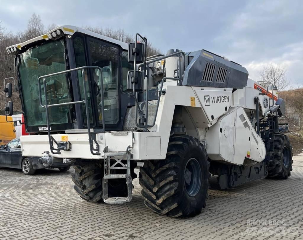 Wirtgen WR 240i Equipos para la estabilización de suelos y reciclaje de asfalto