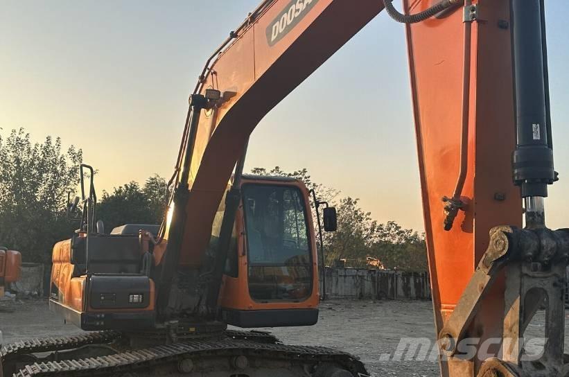 Doosan DX220 Excavadoras de cadenas
