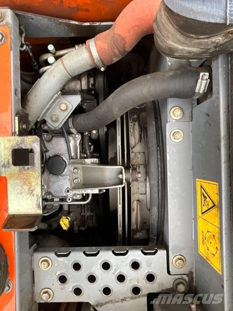 Hitachi ZX 135 US-3 Excavadoras de cadenas