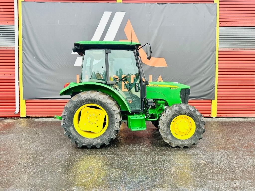 John Deere 5055 E Tractores