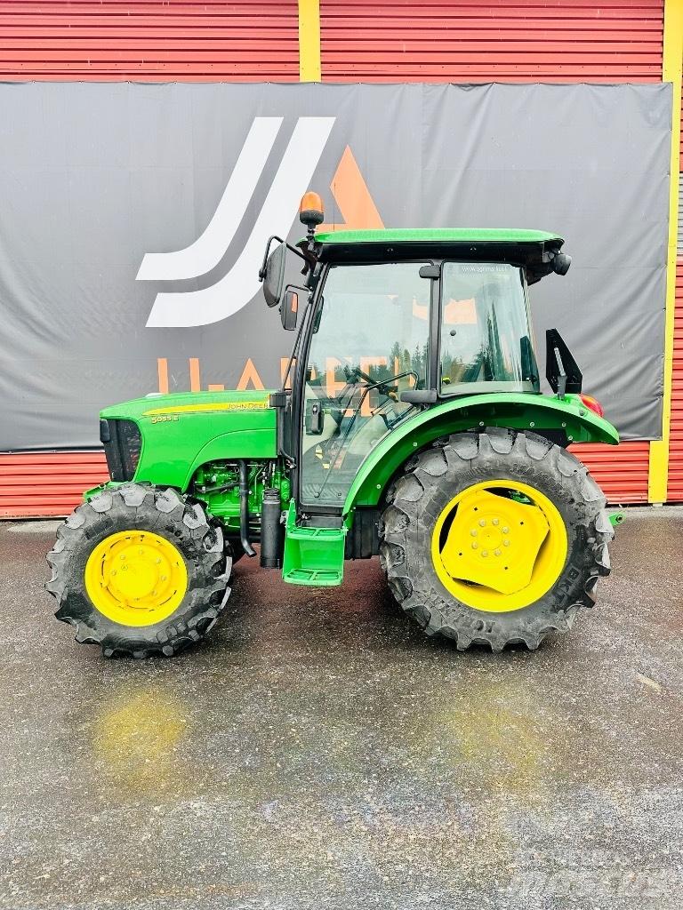 John Deere 5055 E Tractores