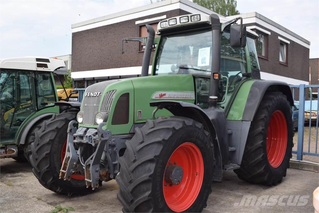 Fendt 712 Vario Tractores