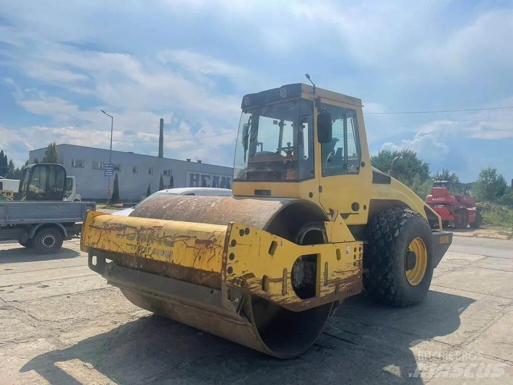 Bomag BW213 DH-4 Rodillos de un solo tambor