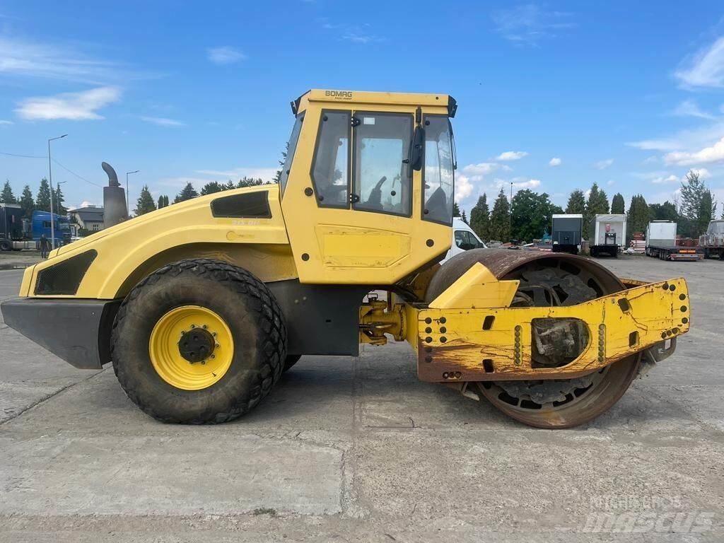 Bomag BW213 DH-4 Rodillos de un solo tambor