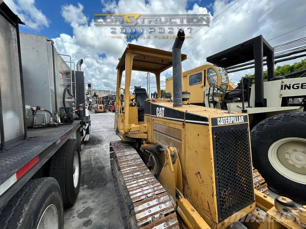 CAT D 3 C III Buldozer sobre oruga