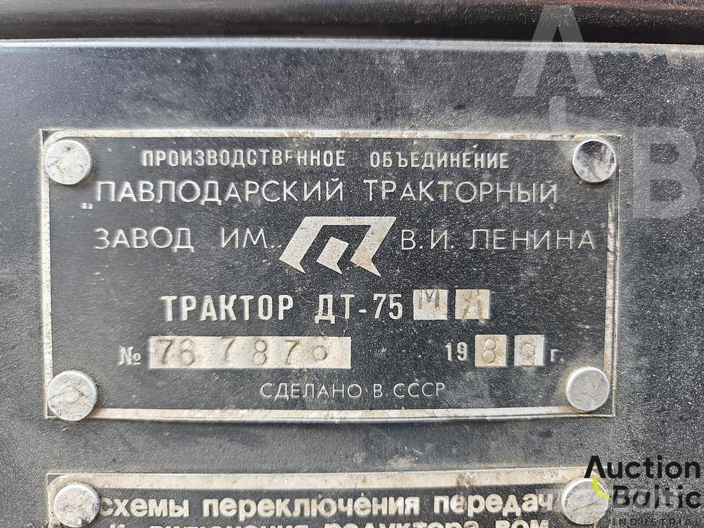  Onbekend DT-75 Tractores