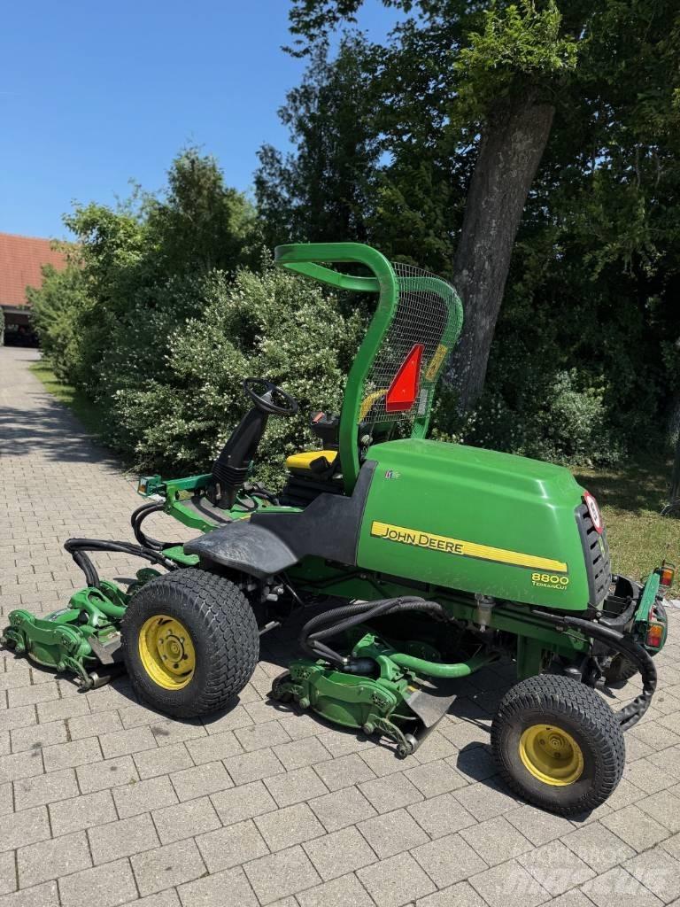 John Deere 8800 Tractores corta-césped