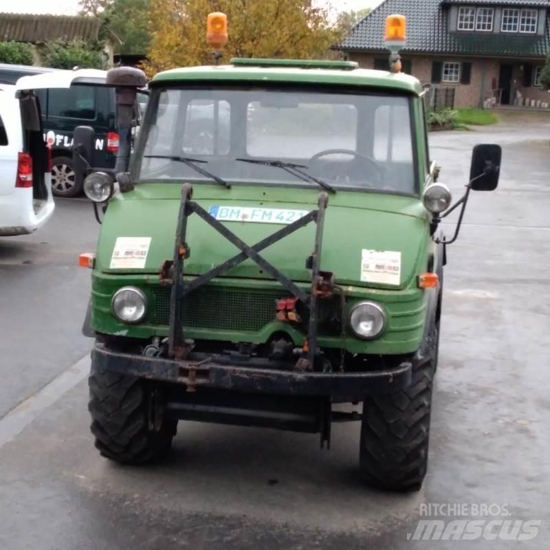 Mercedes-Benz U421 Tractores