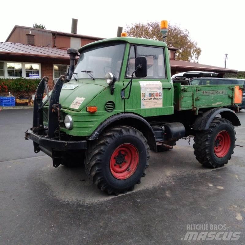 Mercedes-Benz U421 Tractores
