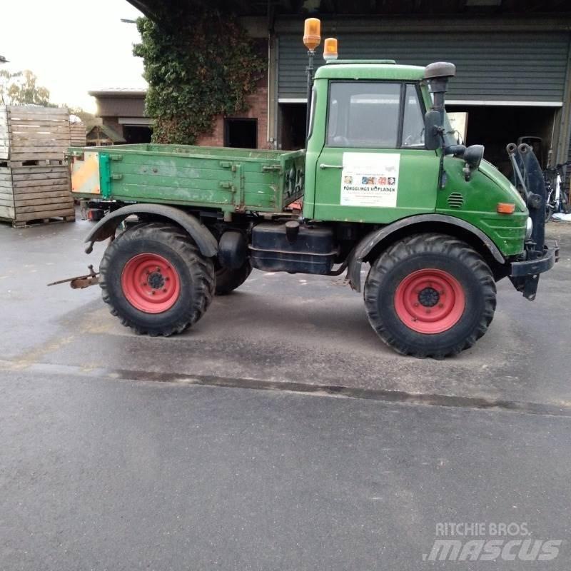 Mercedes-Benz U421 Tractores