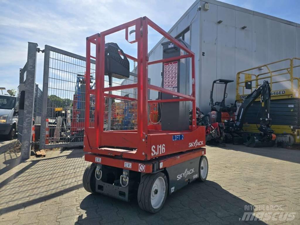 SkyJack SJ 16 Ascensores de personal y montacargas de acceso