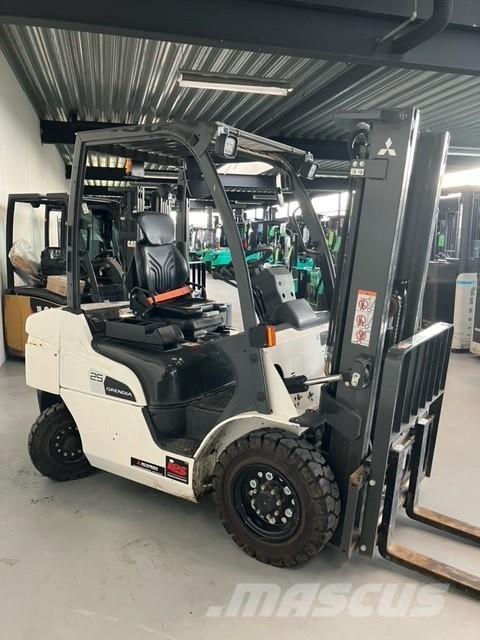 Mitsubishi FD25N3 Carretillas diesel