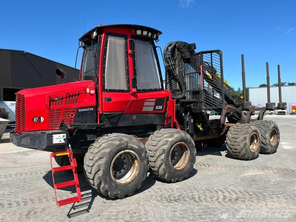 Komatsu 835 Autocargadoras